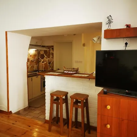 Oldtown Shelter With Free Private Parking Апартаменты *