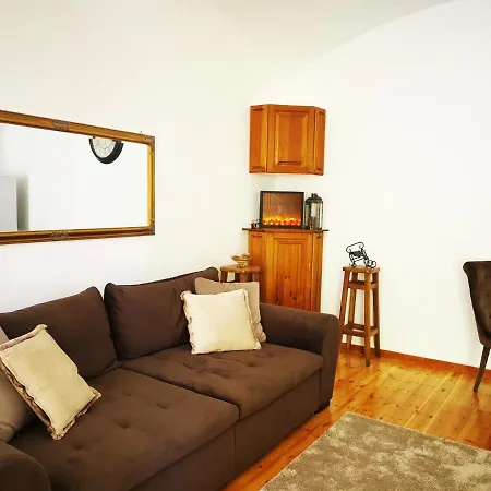 Oldtown Shelter With Free Private Parking Apartment Eger