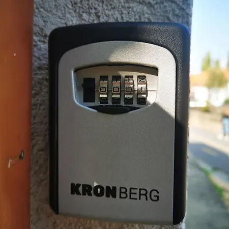 Oldtown Shelter With Free Private Parking * Eger