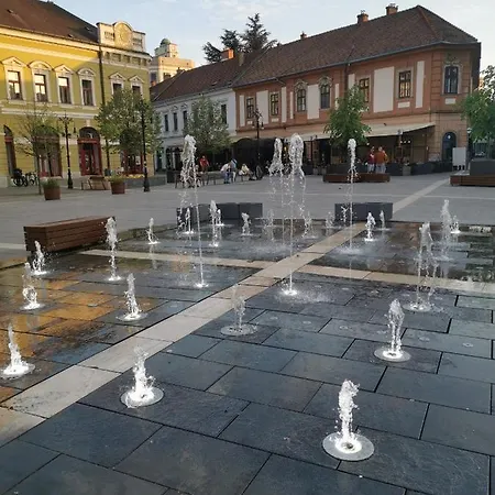 Апартаменты Oldtown Shelter With Free Private Parking