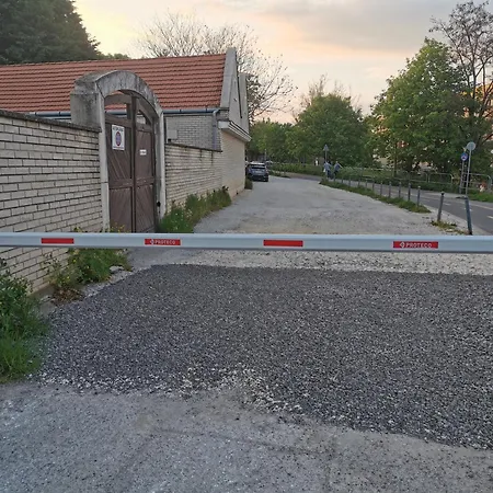 Oldtown Shelter With Free Private Parking