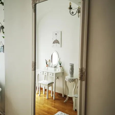 Oldtown Shelter With Free Private Parking Эгер